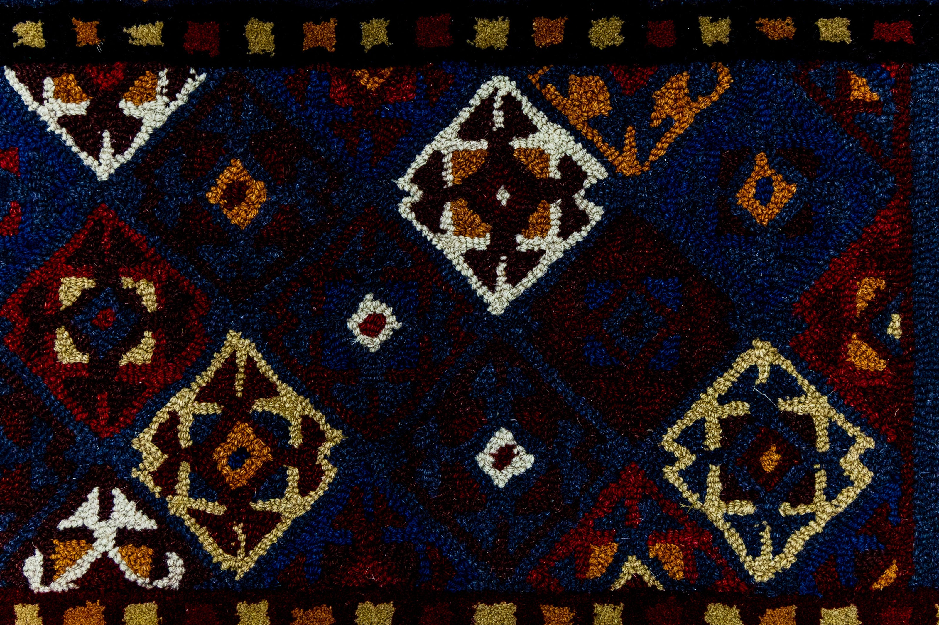 Detail Shot of Fusion Weave Hand-Tufted on Durrie Woolen rug for living room, bed rooms, offices with Geometric Lattice