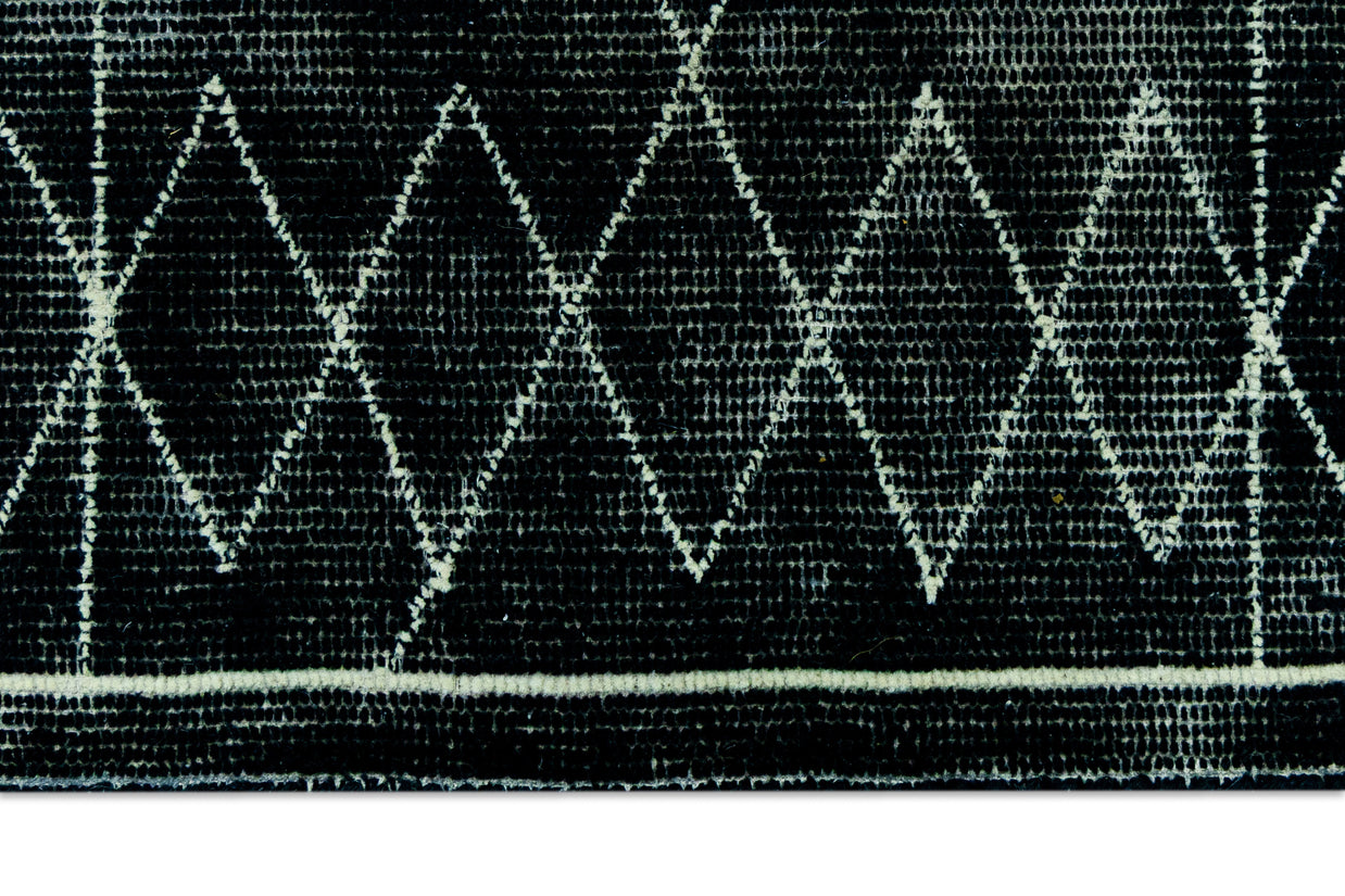 Detail Shot of Black Hand-Tufted Woolen Handmade Rug for bed rooms, offices, and dining spaces.