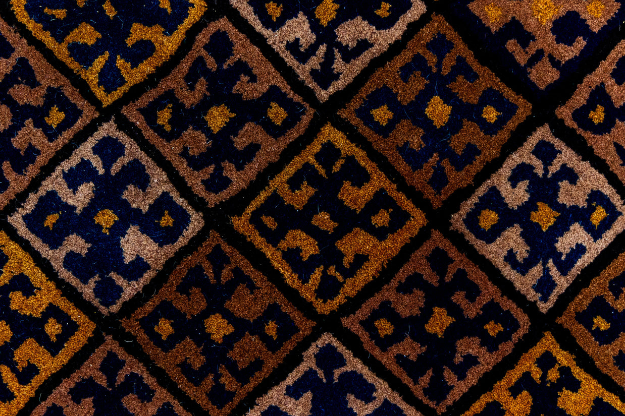 Detail Shot of Fusion Weave Hand-Tufted on Durrie woolen rug for bed rooms, offices, and dining spaces with all over geometric lattice