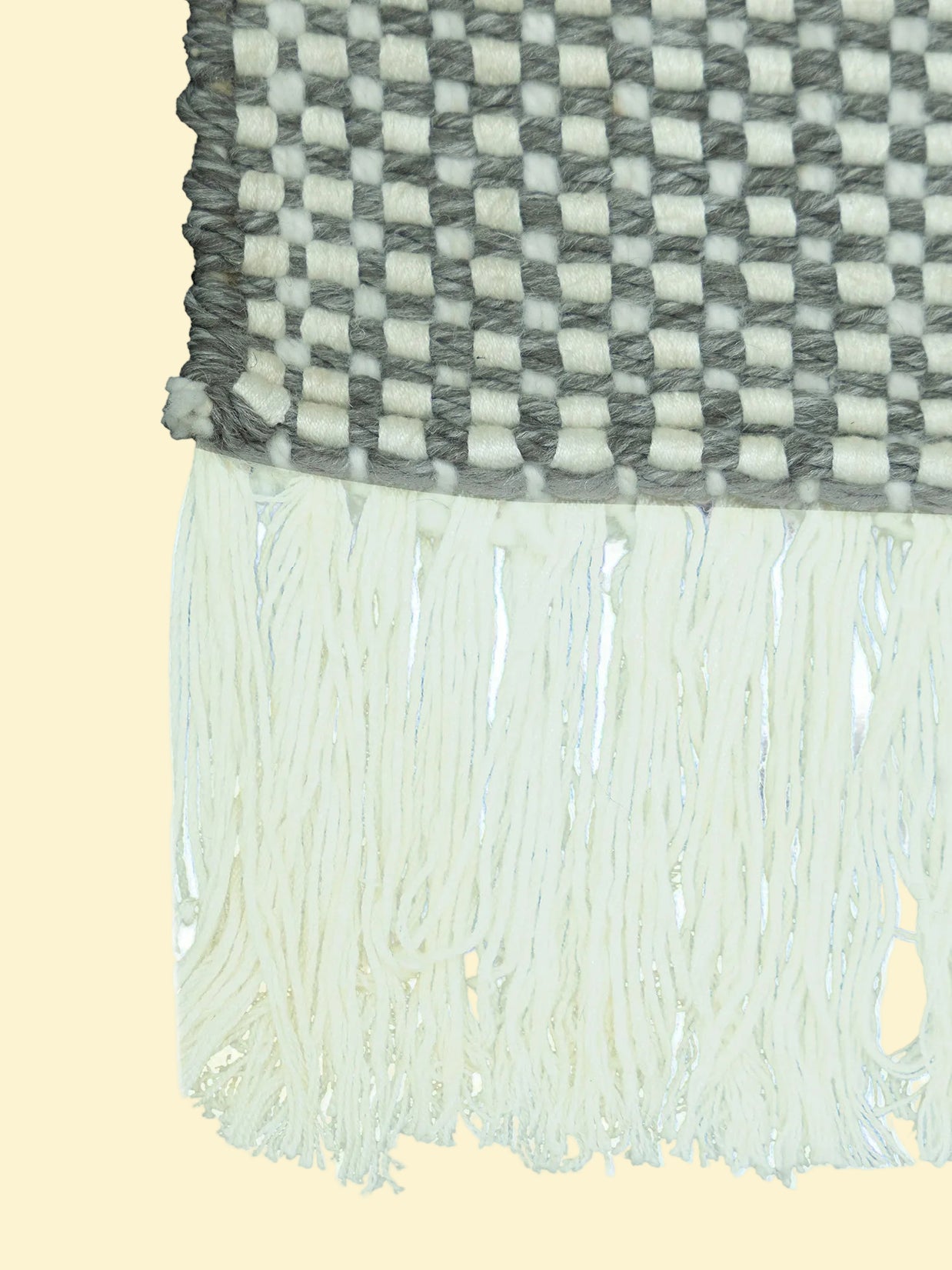 Handmade Outdoor Pitloom PET Yarn Rug Textile with checkered pattern and white fringes