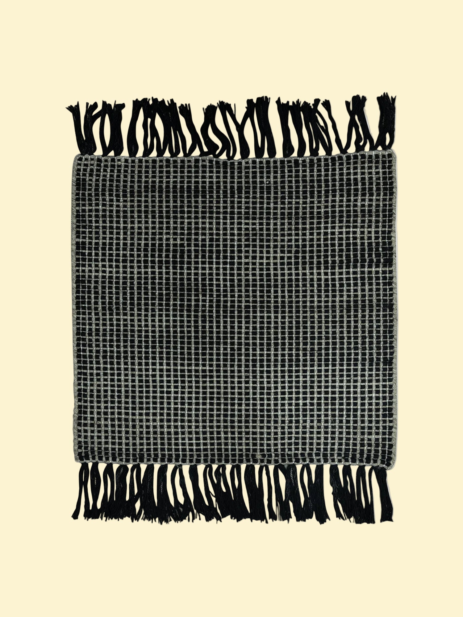Outdoor Handwoven Pitloom Durrie, Black and white woven pet yarn rug with fringed edge